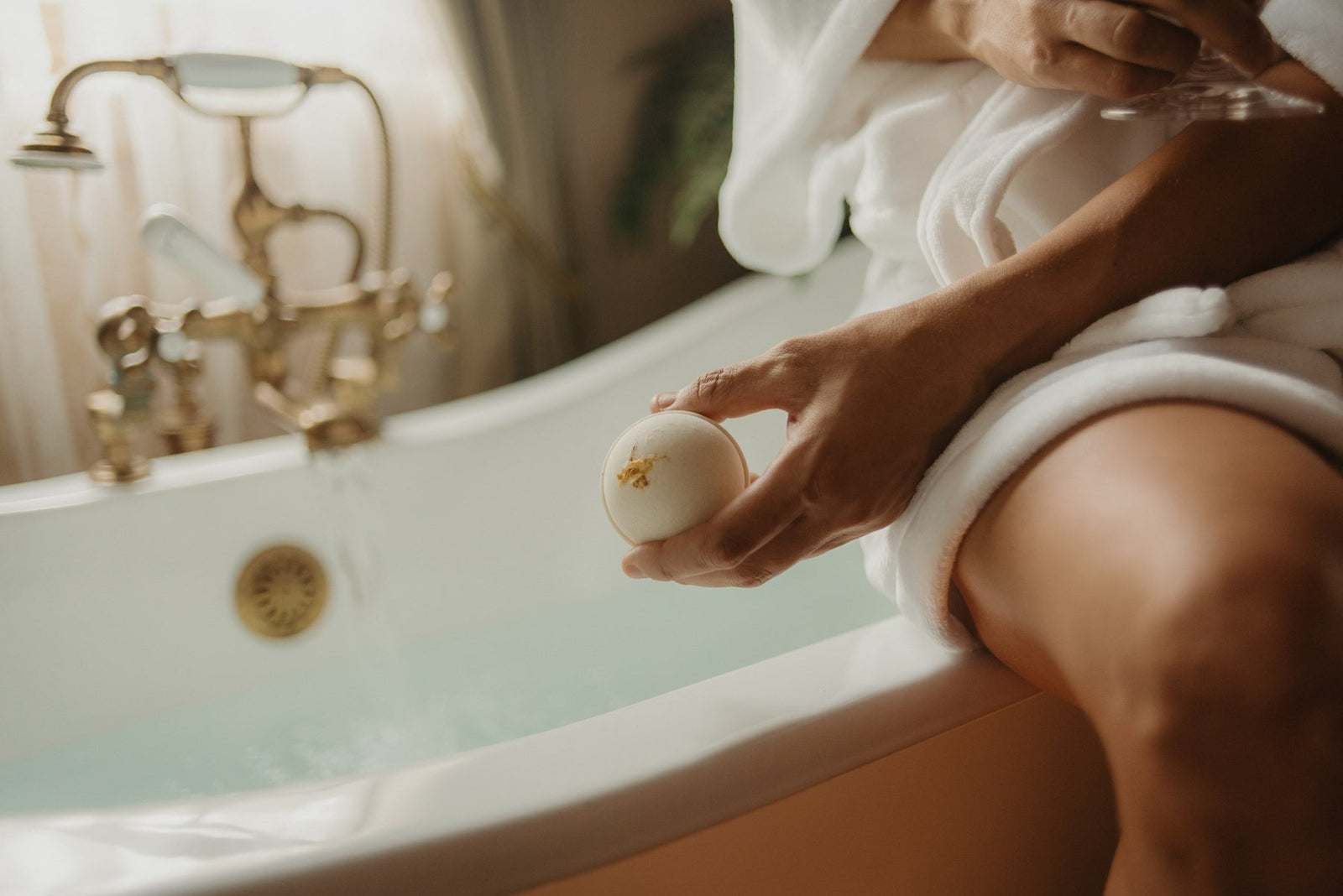 CBD Bath Bomb Uses: Chronic Pain, Stress Relief, and Athlete Recovery - Life Elements